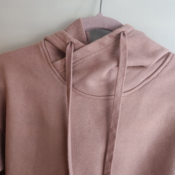 ALO Yoga Peak Cut Out Hoodie Sweatshirt - Picture 4 of 6